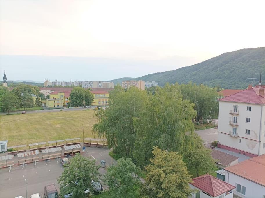 Byt V Centre Mesta Snina Exterior photo